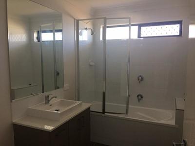 2 / 14 Lillee Court, Urangan