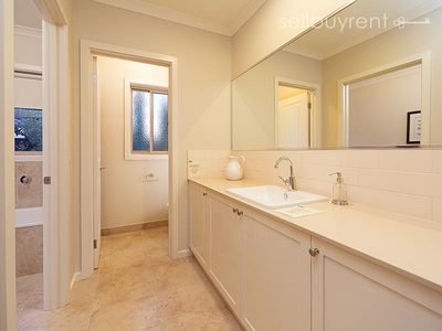 8 RIVERSIDE BOULEVARD, Wodonga