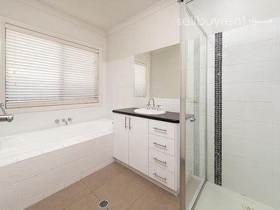 16 HEMLOCK COURT, Baranduda