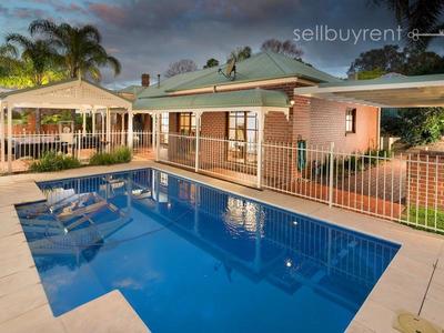 13 MCCULLOCH CRESCENT, Wodonga