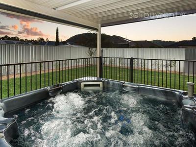 21 DERWENT WAY, Wodonga