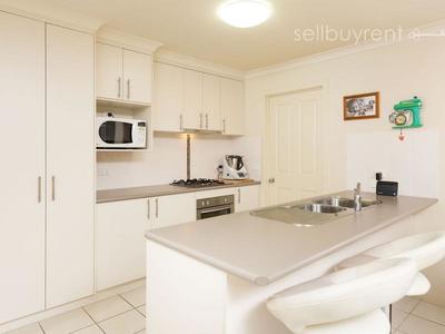 21 DERWENT WAY, Wodonga
