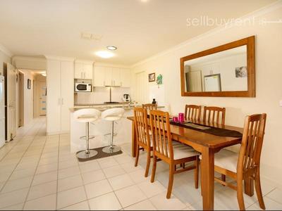 21 DERWENT WAY, Wodonga