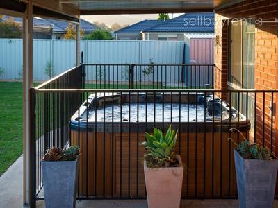 21 DERWENT WAY, Wodonga