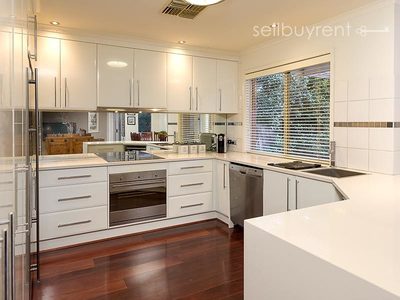 17 AVONDALE DRIVE, Wodonga