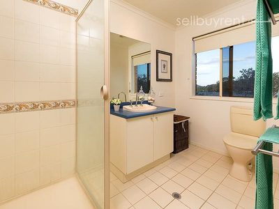 17 AVONDALE DRIVE, Wodonga