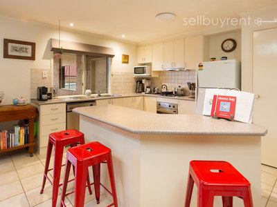 14 AVONDALE DRIVE, Wodonga