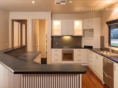 6 WOODSWALLOW LANE, Jindera