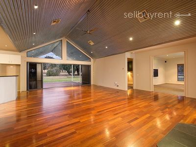 6 WOODSWALLOW LANE, Jindera