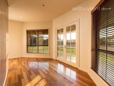 6 WOODSWALLOW LANE, Jindera