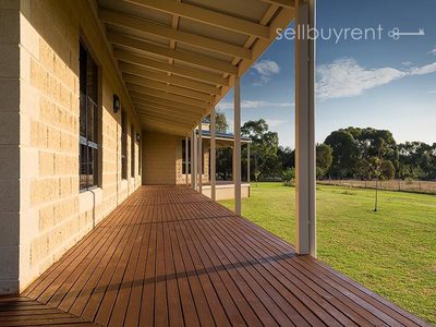 6 WOODSWALLOW LANE, Jindera