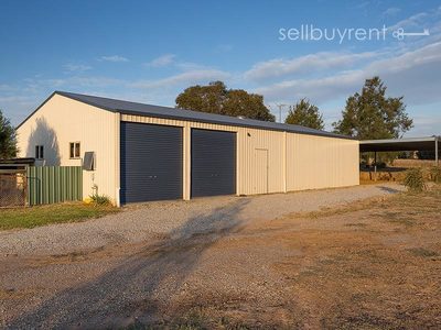6 WOODSWALLOW LANE, Jindera