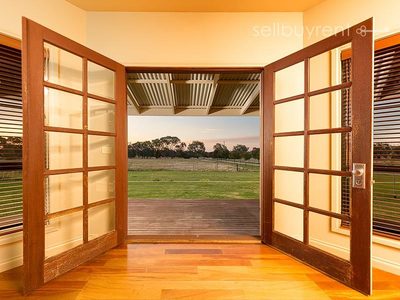 6 WOODSWALLOW LANE, Jindera