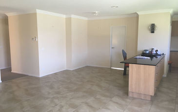 27 Farmdale Rd, Pakenham