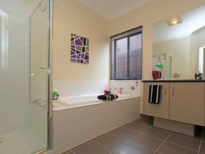 64 Victoria Cross Parade, Wodonga