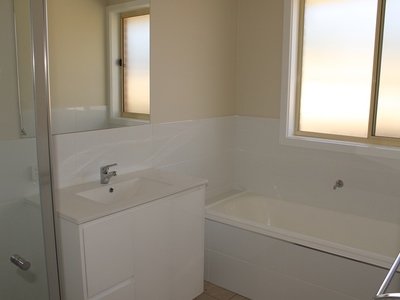 23 PECH AVENUE, Jindera