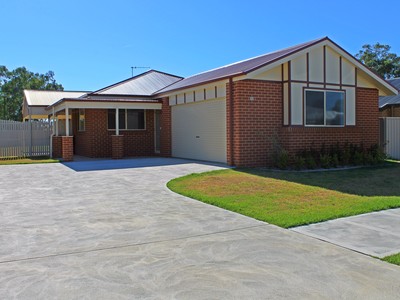 23 PECH AVENUE, Jindera