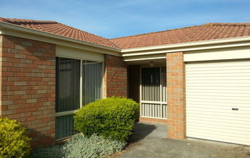 2 / 1 Cambridge Close, Cranbourne