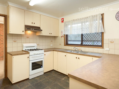 38 SERPENTINE AVENUE, West Wodonga