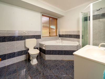 17 AZURE DRIVE, Wodonga