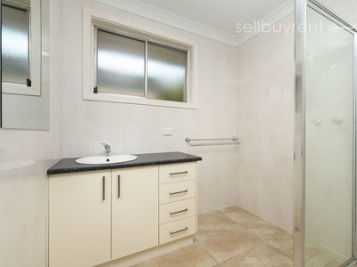 576 LYNE STREET, Lavington