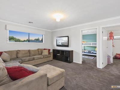 5 Merrowland Avenue, Cranbourne North