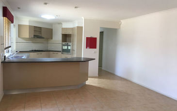 27 Fieldstone Blvd , Beaconsfield