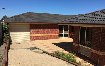 27 Fieldstone Blvd , Beaconsfield