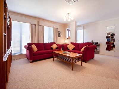 1 LYNDREN STREET, Wodonga