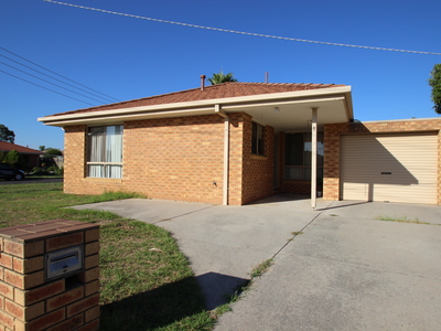 1 / 17 ROADSHOW DRIVE , Wodonga