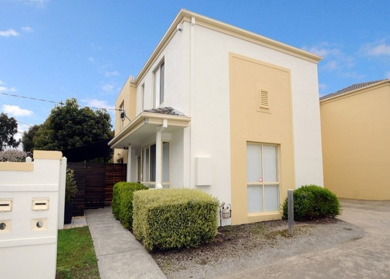 1 / 58 Kanooka Grove, Clayton