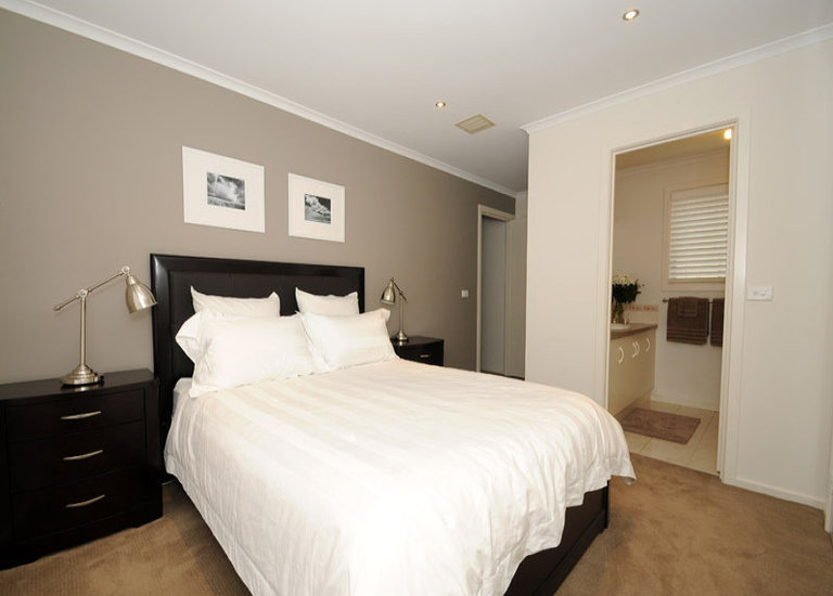 1 / 58 Kanooka Grove, Clayton