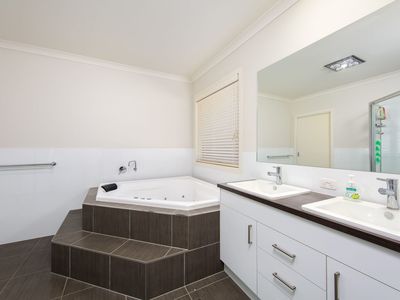 5 CADDY COURT, Wodonga
