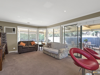 2 Mandeville Crt, Narre Warren South