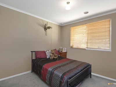 2 Mandeville Crt, Narre Warren South