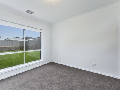 6  Pinehurst Drive, Worrolong