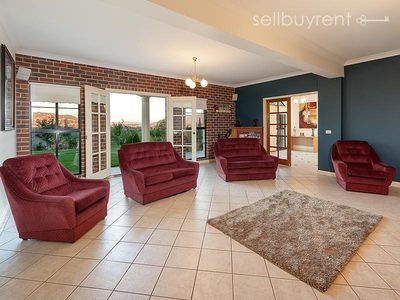 22 AVONDALE DRIVE, Wodonga