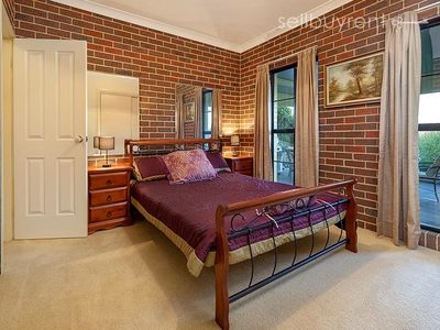 22 AVONDALE DRIVE, Wodonga