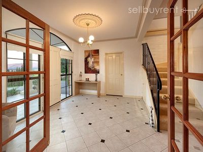 22 AVONDALE DRIVE, Wodonga