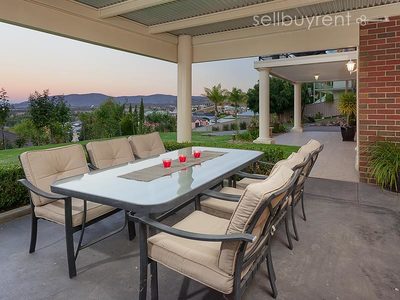 22 AVONDALE DRIVE, Wodonga