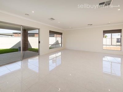 27 AXFORD BOULEVARD, Wodonga