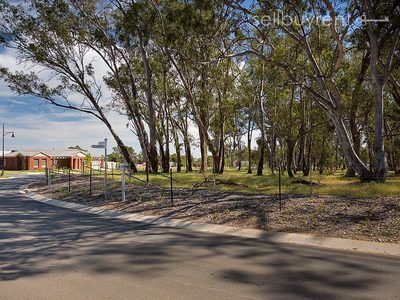 27 AXFORD BOULEVARD, Wodonga