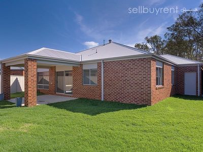 27 AXFORD BOULEVARD, Wodonga
