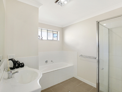 8 Harry Crescent, Hamilton Valley