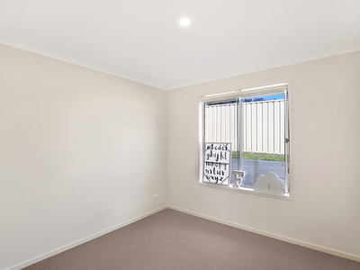 8 Harry Crescent, Hamilton Valley