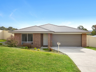 8 Harry Crescent, Hamilton Valley