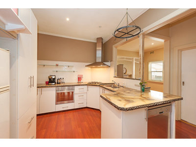 956 WAUGH ROAD, Albury