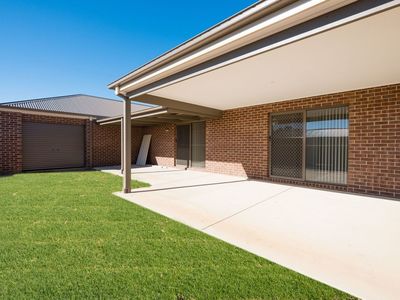 38 RUTHVEN CIRCUIT , Wodonga