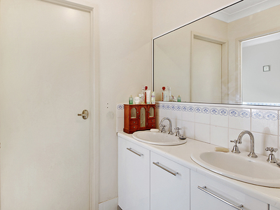 4 Baw Baw Street, Thurgoona