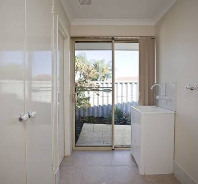 8  Nooyan Close, South Guildford